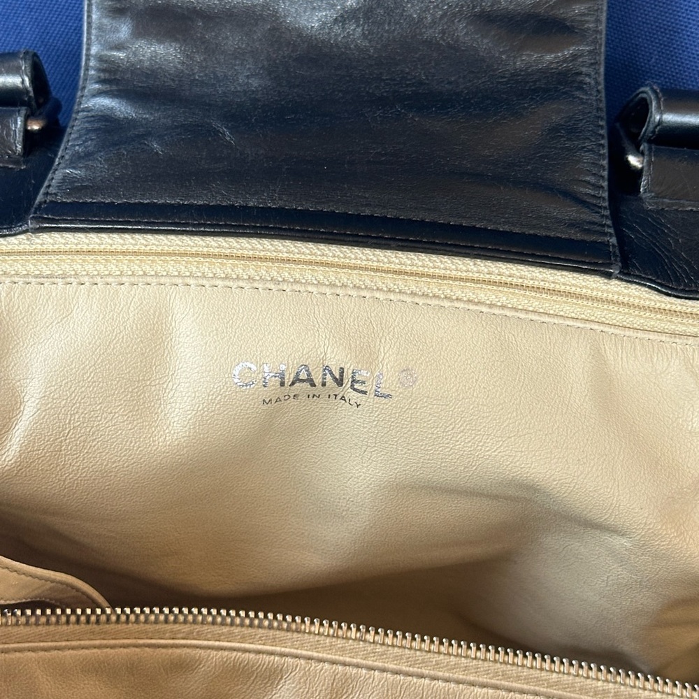 Chanel Black Quilted Le Boy Shopper tote recently - Picture 9 of 12